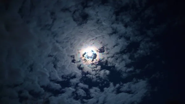 Lua Cheia Inverno Céu Escuro Frio Assustador Sombrio Olhando Para — Fotografia de Stock