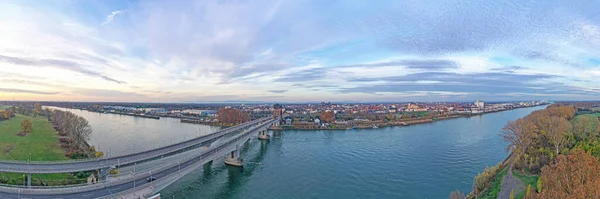 Letecký Pohled Most Nibelungen Červů Výhledem Městskou Bránu Při Východu — Stock fotografie