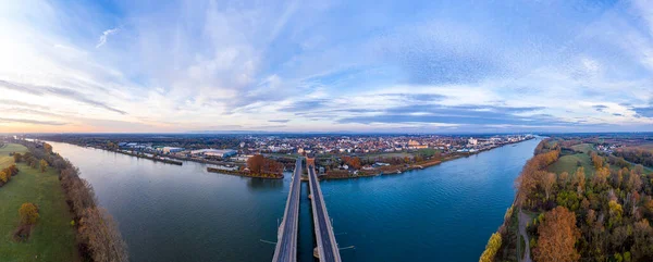Vista aérea da Ponte Nibelungen em Worms com vista para o portão da cidade — Fotografia de Stock