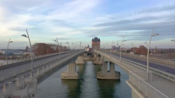 Drone Video Vertikal Rörelse Uppåt Mellan Körfälten Nibelungen Bridge Worms — Stockvideo