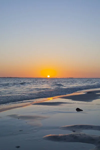 Solnedgång Över Havet Med Öde Strand Och Klar Himmel Florida — Stockfoto