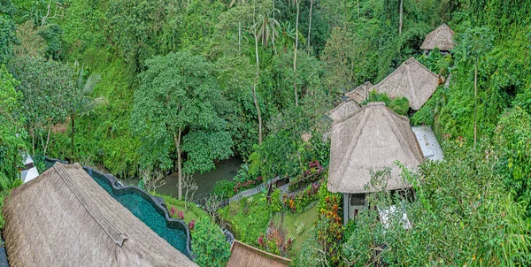 Foto Van Overloopzwembad Luxe Hotelcomplex Indonesisch Eiland Bali Overdag — Stockfoto