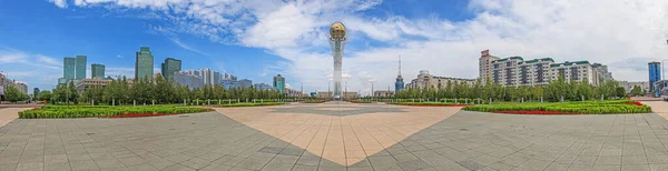 Panoraamanäkymä Kazakstanin keskustasta kaupunki Astana nykyaikaisine rakennuksineen päivän aikana — kuvapankkivalokuva