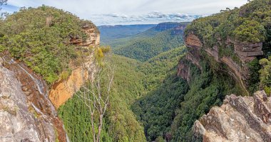 Wentworth Falls 'un Avustralya' nın Yeni Güney Galler eyaletindeki Mavi Dağlar 'daki resmi.