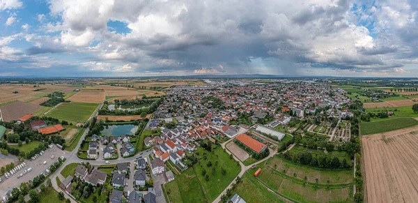 Panorama drona nad wioską Biebesheim w Hesji Gross-Gerau — Zdjęcie stockowe