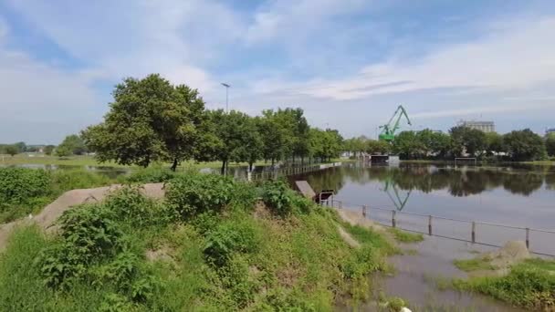 Video Zaplaveného Fotbalového Hřiště Během Povodní Řece Rýně Během Dne — Stock video