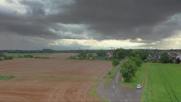 Drone Video Van Dornheim Nederzetting Zuid Hessen Met Passerende Hogesnelheidstrein — Stockvideo
