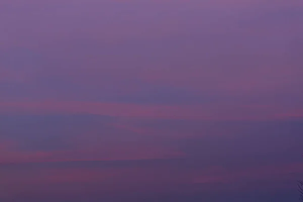 Εικόνα Από Πολύχρωμο Ουρανό Βράδυ Ελαφρά Σύννεφα Καλοκαίρι — Φωτογραφία Αρχείου
