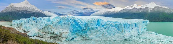 Панорамное Изображение Ледника Перито Морено Аргентинской Части Патагонии Летом — стоковое фото