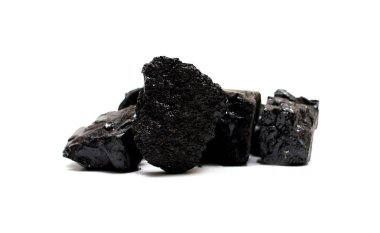 kömür beyaz arkaplanda izole edildi 