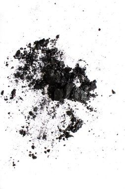 kömür beyaz arkaplanda izole edildi 
