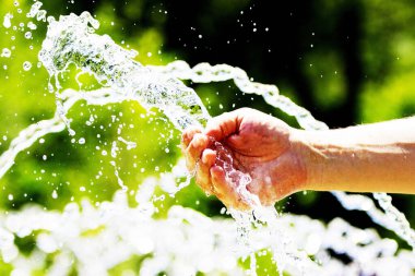 Fıskiyeye elini koy.