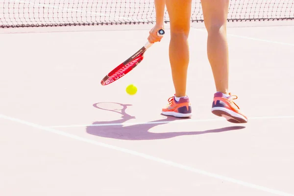 Tennisspelare Med Ett Oväsen Handen — Stockfoto