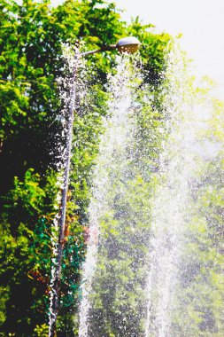 Fıskiyeden sıçrama.