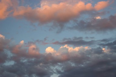 Gün batımında güzel gökyüzü