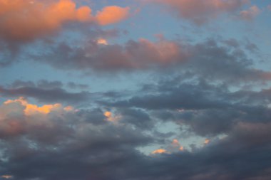 Gün batımında güzel gökyüzü