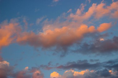 Gün batımında güzel gökyüzü