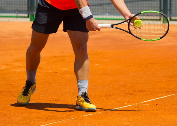 Ein Tennisspieler Mit Einem Schläger Der Hand — Stockfoto