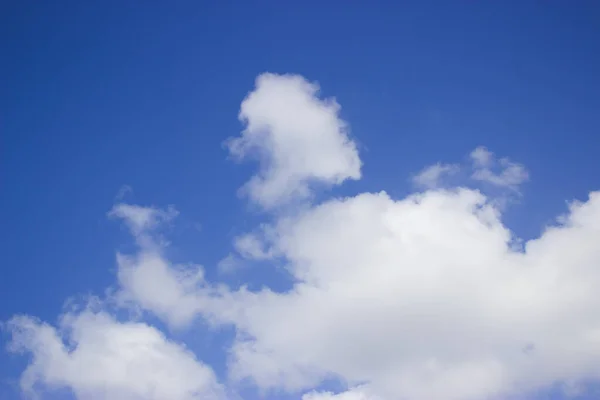 Nuages Dans Ciel Bleu — Photo