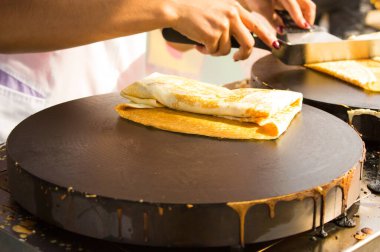 arkaplanda krep pişirme, kapat