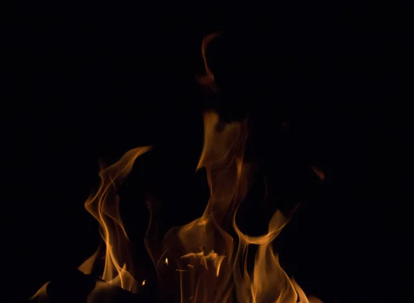 Яркий Огонь Черном Фоне Ночью — стоковое фото