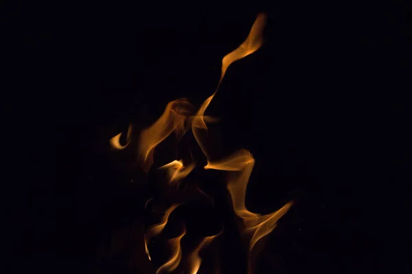 Fuego Brillante Sobre Fondo Negro Por Noche — Foto de Stock