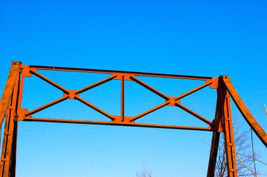 Gökyüzüne karşı demir