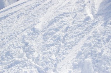 Kayakçılar için karlı bir yol