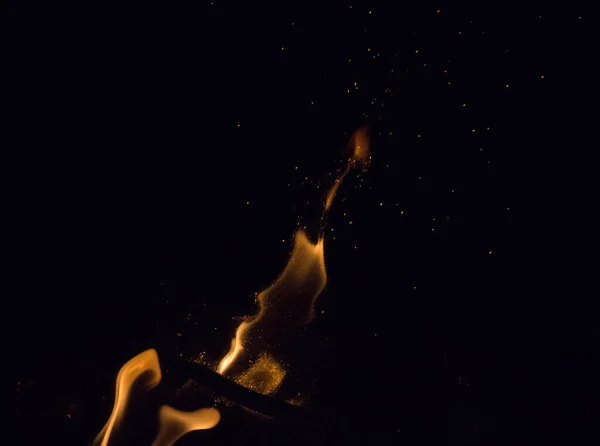 Chispas Fuego Sobre Fondo Negro Por Noche — Foto de Stock