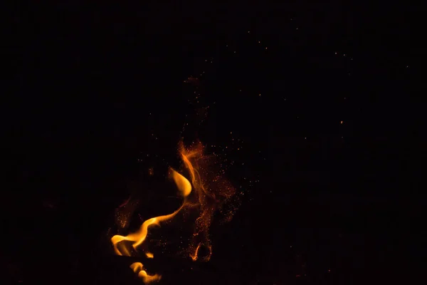 Gece Karanlığında Ateş Kıvılcımları — Stok fotoğraf