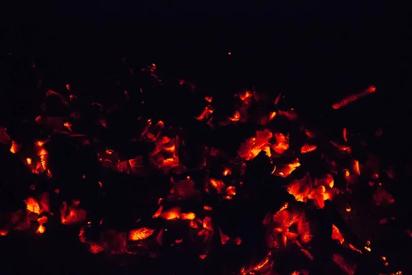 Kırmızı Kömür Üstüne Ateş — Stok fotoğraf
