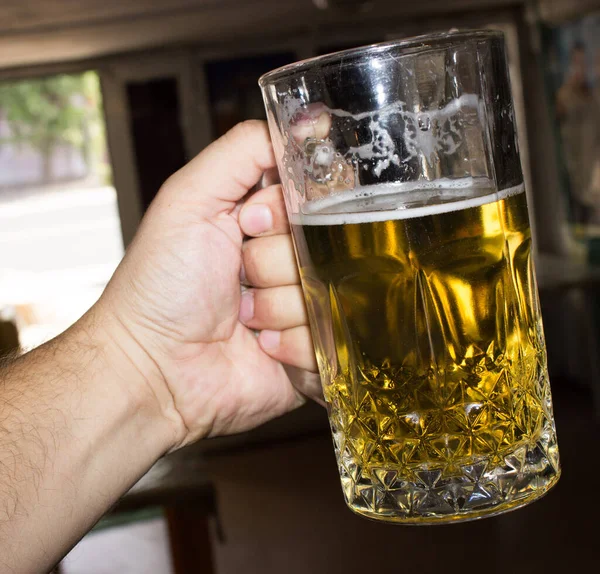 Taza Cerveza Mano —  Fotos de Stock