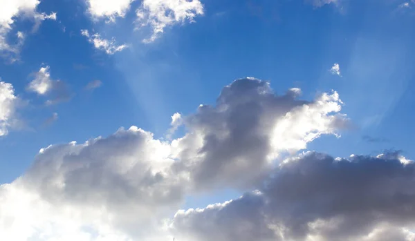 青い空の白い雲 — ストック写真