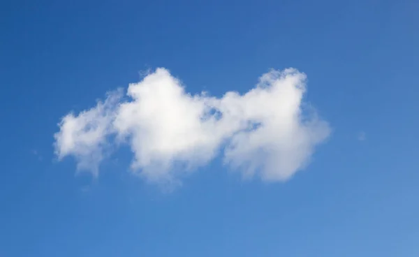 Wite Clouds บนพ าเง — ภาพถ่ายสต็อก