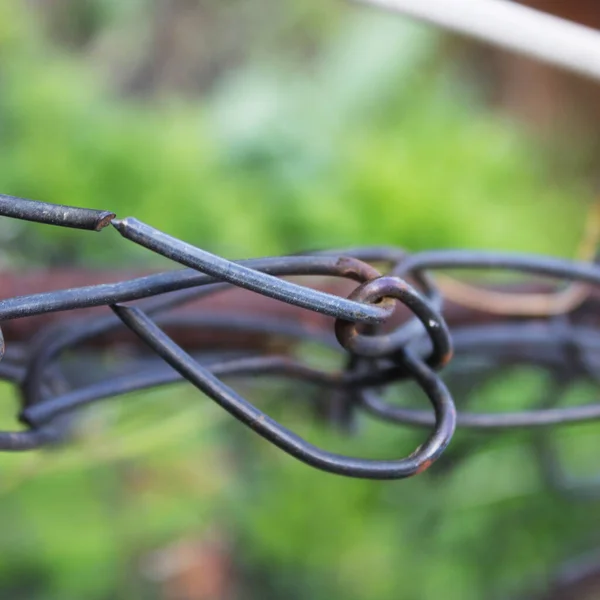 Een Close Van Een Groene Ketting Link Hek Een Hoek — Stockfoto