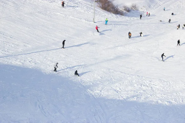 Kayakçılar için karlı bir yol