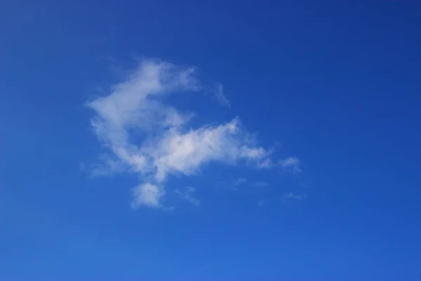 Nuages Sur Fond Bleu — Photo