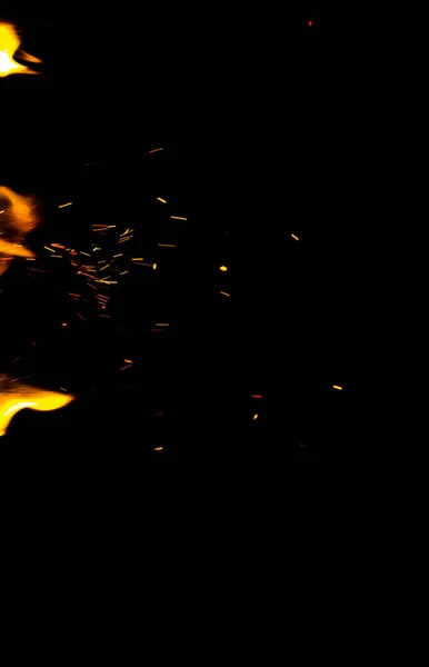 Flammen Mit Funken Auf Schwarzem Hintergrund — Stockfoto