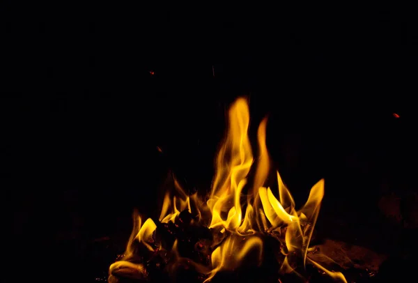 Flammes Feu Avec Étincelles Sur Fond Noir — Photo