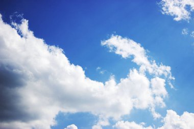 Doğa arka planında güzel mavi gökyüzü