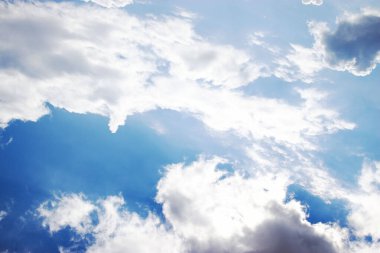 Doğa arka planında güzel mavi gökyüzü