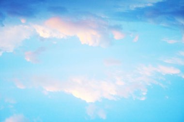 Doğa arka planında güzel mavi gökyüzü