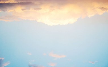 Doğa arka planında güzel mavi gökyüzü