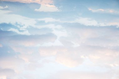 Doğa arka planında güzel mavi gökyüzü