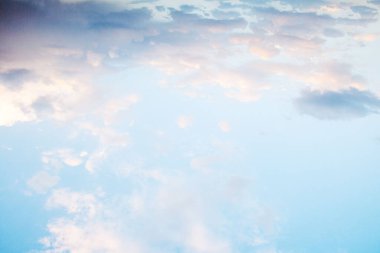 Doğa arka planında güzel mavi gökyüzü