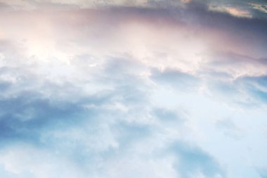 Doğa arka planında güzel mavi gökyüzü