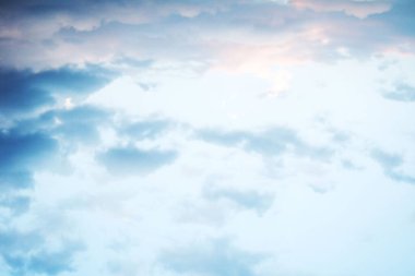 Doğa arka planında güzel mavi gökyüzü