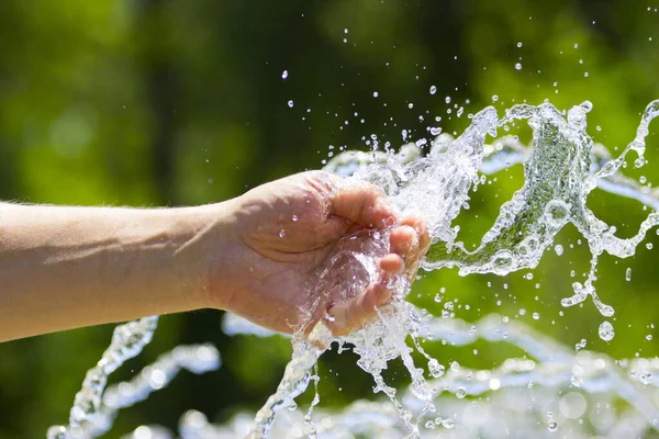 Mão Sobre Fundo Respingo Água — Fotografia de Stock