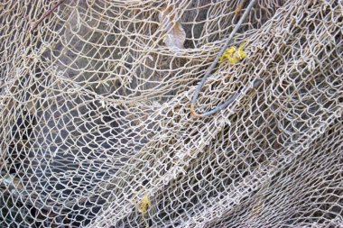 Balık tutmak için kumaş tel örgü.