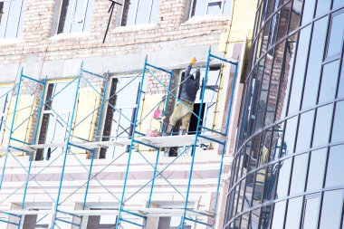 Cüruf bloğu binasından inşa edildi